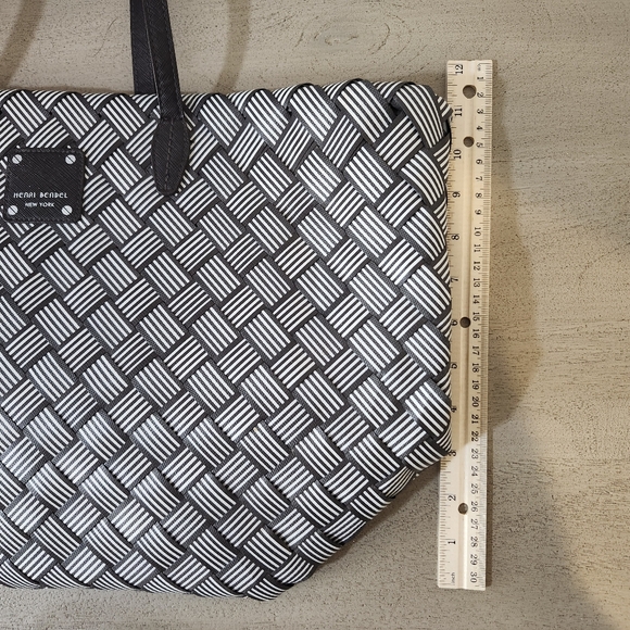Henri Bendel Black and White Tote Bag - Picture 10 of 11